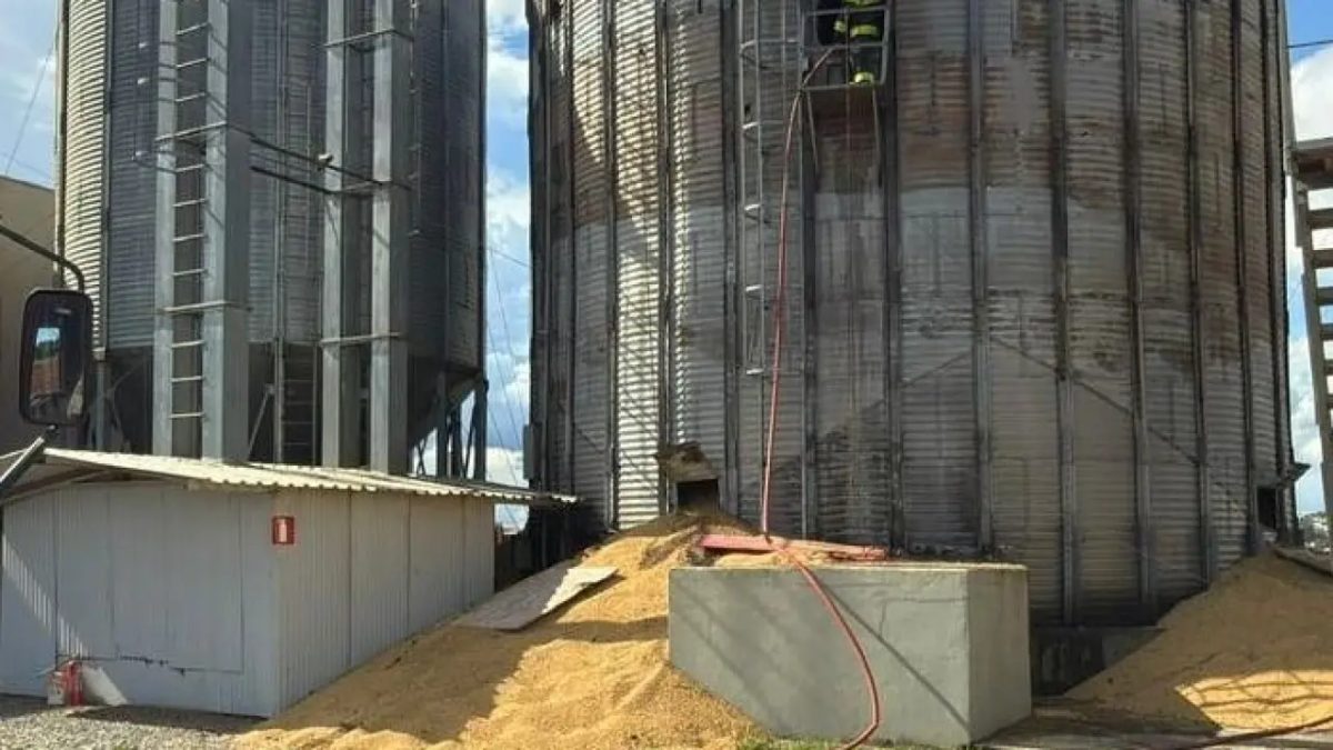 Bombeiros controlam incêndio em silo com 150 toneladas de soja em Boa Esperança