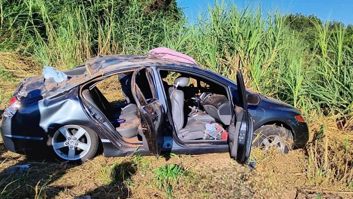 Quatro pessoas são socorridas após veículo sair da pista na MG-184, em Alterosa