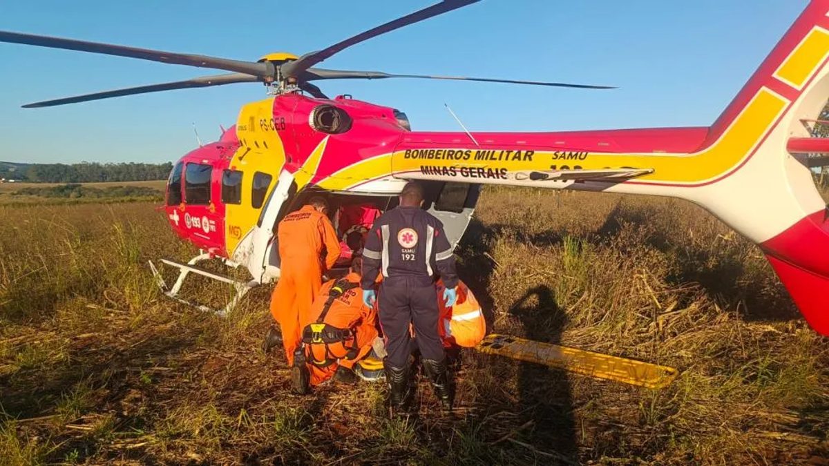 Helicóptero dos Bombeiros transporta motorista ferido em estrada de Campos Gerais
