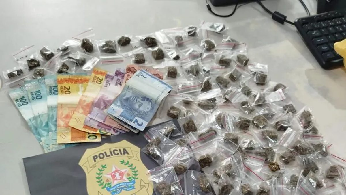 Mandado em Divisa Nova termina com 139 porções de maconha apreendidas