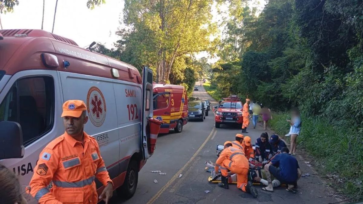 Casal fica ferido em queda de motocicleta na AMG-1540, perto de Fama