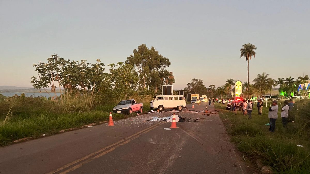 Capotamento de Kombi deixa uma morte e passageiros feridos em Delfinópolis