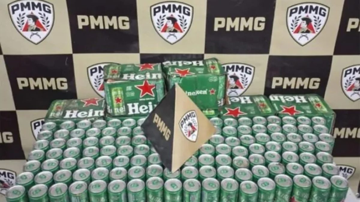 Polícia recupera 213 latas levadas de carga tombada na MG-050