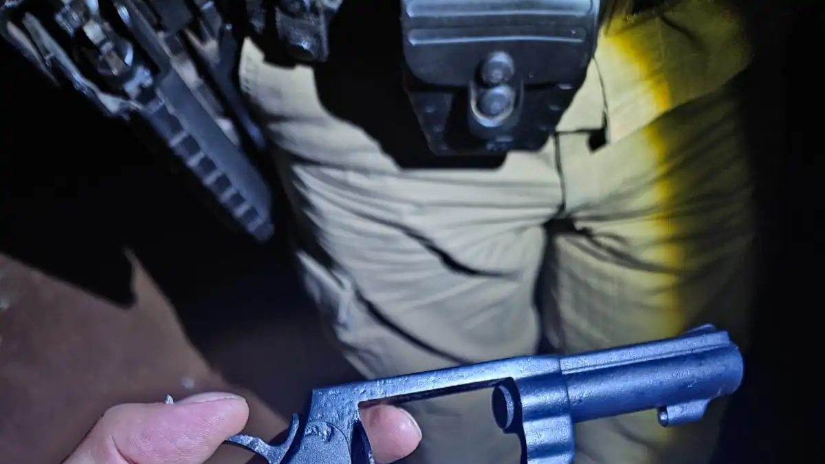 Investigação de disparos leva à apreensão de revólver em São Tomás de Aquino